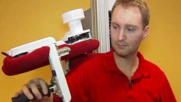 Робот-скелет и интеллектуальная коляска облегчат жизнь инвалидам 