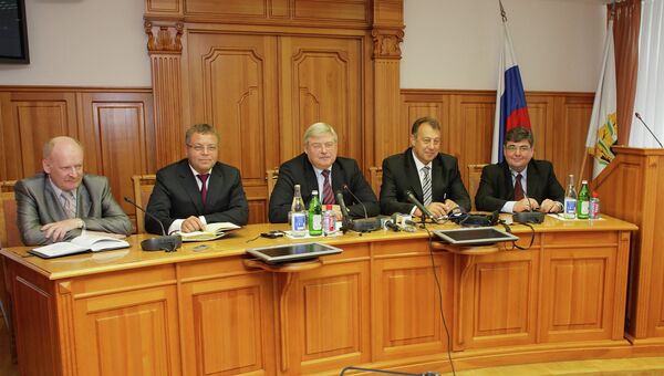 Сергей Жвачкин со своими советниками на пресс-конференции