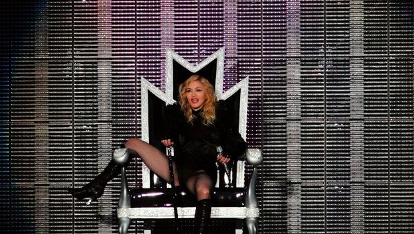 Концерт Мадонны на Дворцовой площади в Санкт-Петербурге. Архив
