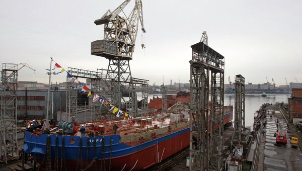 Спуск на воду нового нефтеналивного танкера на Балтийском заводе. Архив