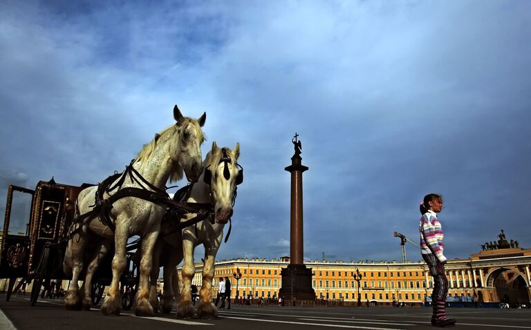 Дворцовая площадь Санкт-Петербурга. Архив