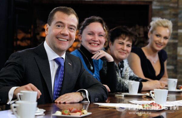 Встреча Д.Медведева и В.Путина с участницами Форума женщин