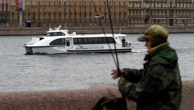 Аквабус на Неве в Санкт-Петербурге. Архив