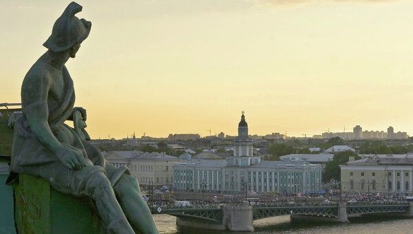 Вид на Кунсткамеру с крыши Эрмитажа в Санкт-Петербурге. Архивное фото