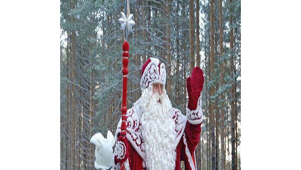 Российский и норвежский Деды Морозы утверждают, что это они насыпали снега на Москву