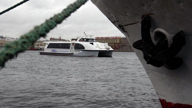 Аквабус на Неве в Санкт-Петербурге. Архив