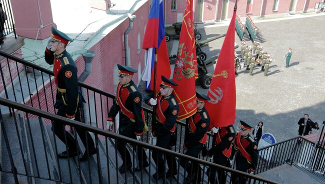 Развод караула в стенах Петропавловской крепости. Архив