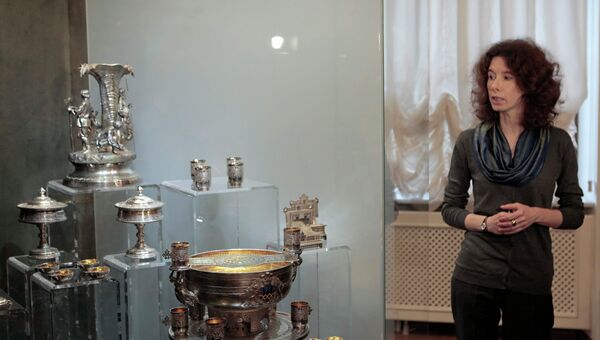 Пресс-показ предметов клада, найденного при реставрации особняка Нарышкина в Константиновском дворце