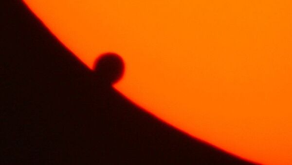 Прохождение Венеры по диску Солнца в 2004 году. Архив. 