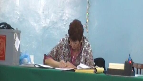 Члены УИК в Северске подписали протокол до окончания выборов. ВИДЕО