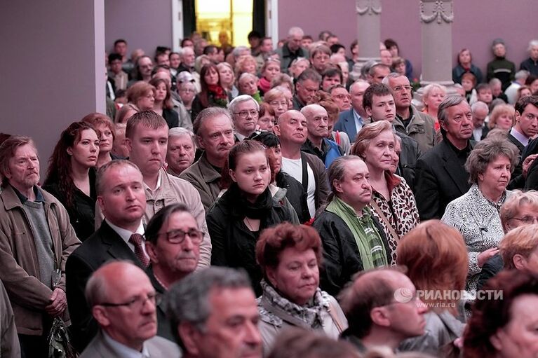 Прощание с певцом Эдуардом Хилем в Санкт-Петербурге