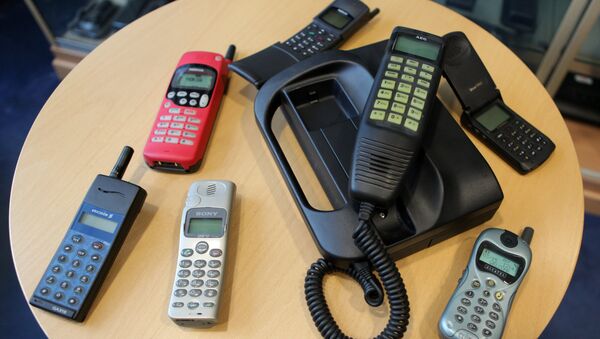 Разные модели сотовых телефонов из коллекции МТС