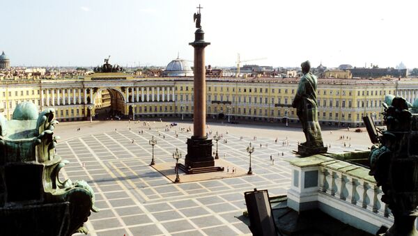 Дворцовая площадь в Санкт-Петербурге. Архивное фото