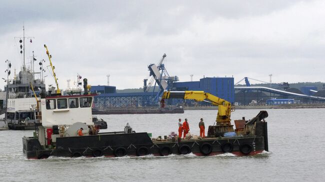 Судно в акватории морского порта Усть-Луга. Архивное фото