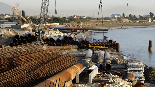 Строительство грузового порта в устье реки Мзымта в Сочи, архивное фото