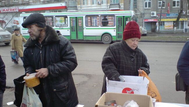 Бездомных в Ростове-на-Дону кормят бесплатными горячими обедами 