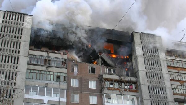 Огонь охватил жилой дом на Сибирской, где произошел взрыв. ВИДЕО