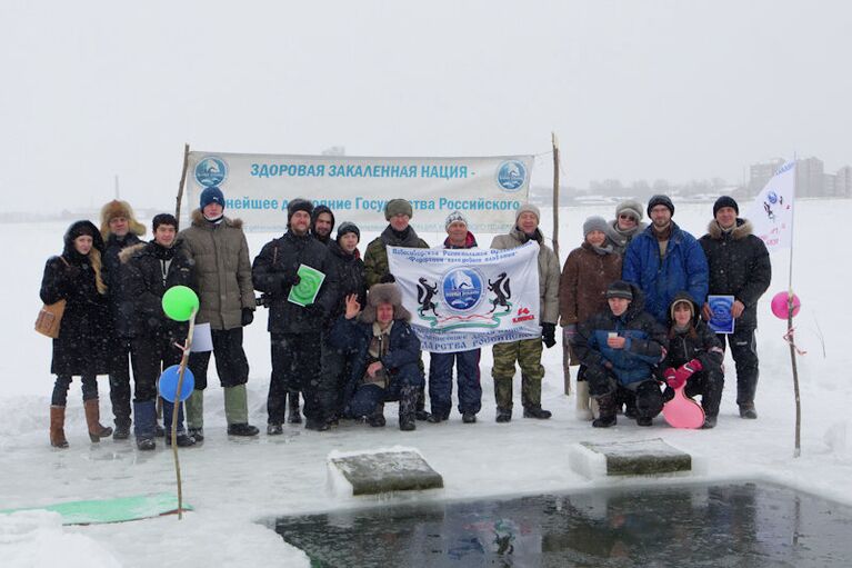 Чемпионат по плаванью в проруби