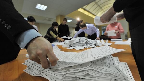 Подсчет голосов на выборах в Государственную Думу РФ. Архивное фото