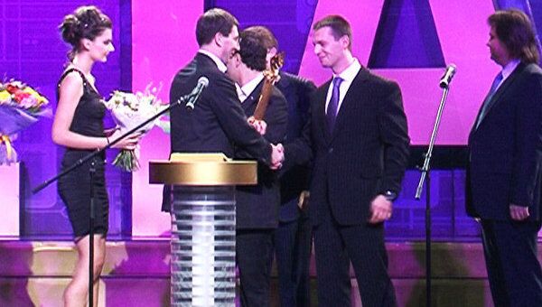 РАПСИ и ВТБ получили статуэтки победителей Премии Рунета-2011