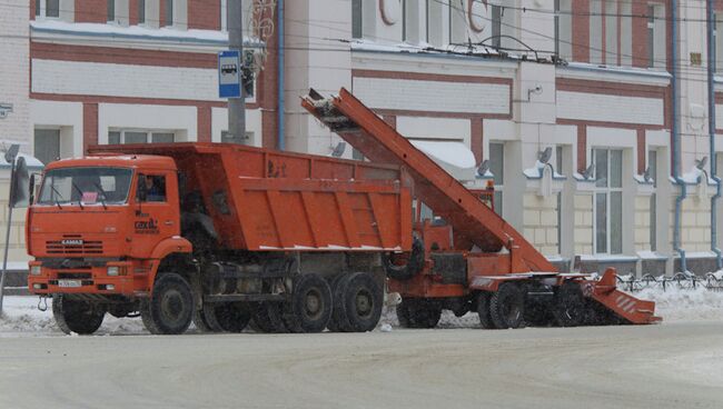 Уборка снега на улицах Томска