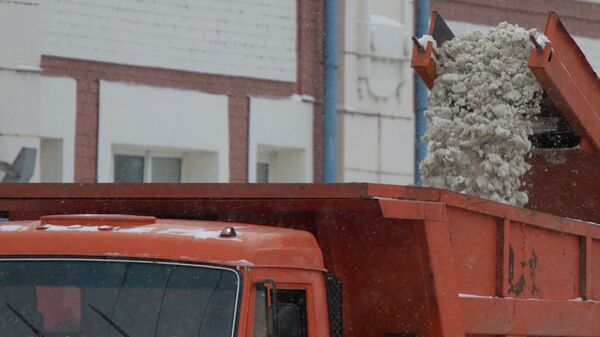 Уборка снега на улицах Томска