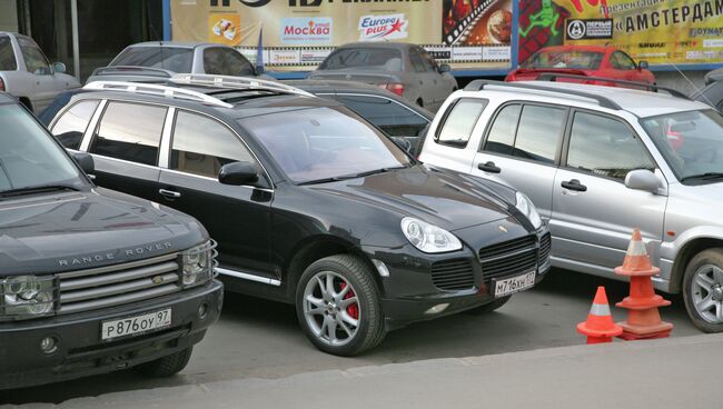 Автомобиль Porsche Cayenne. Архив