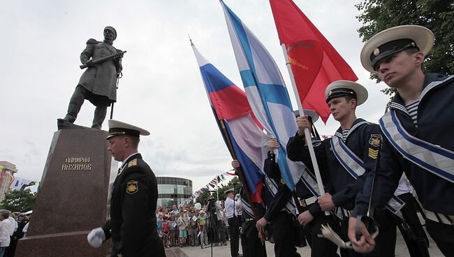 Памятник Нахимову в Петербурге