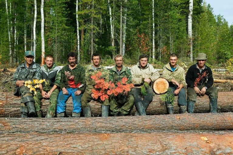 Фото с выставки Сильные люди