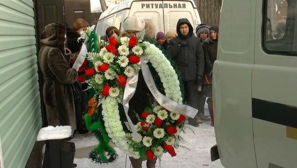 Десятки людей простились с девушкой,погибшей при взрыве в Томске.ВИДЕО