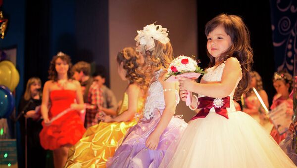 Томский конкурс детской красоты и таланта Маленькая красавица - 2012, архивное фото