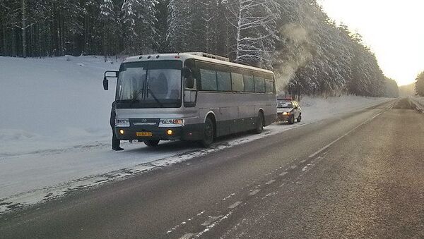 Сотрудники ГИБДД спасли от мороза пассажиров автобуса Новосибирск-Томск