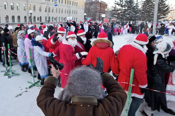 Парад Дедов Морозов в Томске, декабрь 2012 года