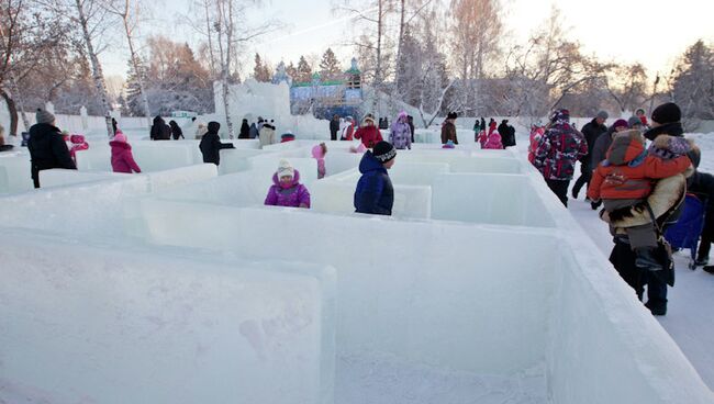 Ледовый городок на площади Новособорной в Томске