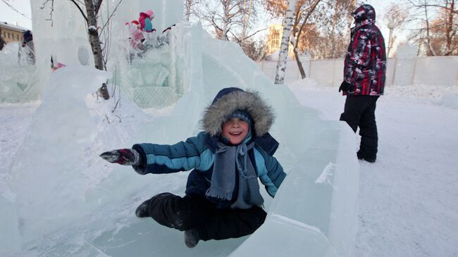 Ледовый городок на площади Новособорной в Томске