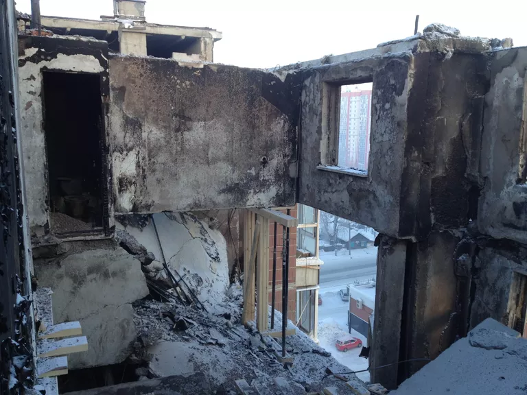 Дом на Сибирской, где произошел взрыв. Вид изнутри Дом на Сибирской, где произошел взрыв. Вид изнутри