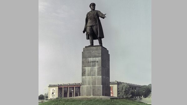 Памятник Кирову перед стадионом на Крестовском острове. 1950 год