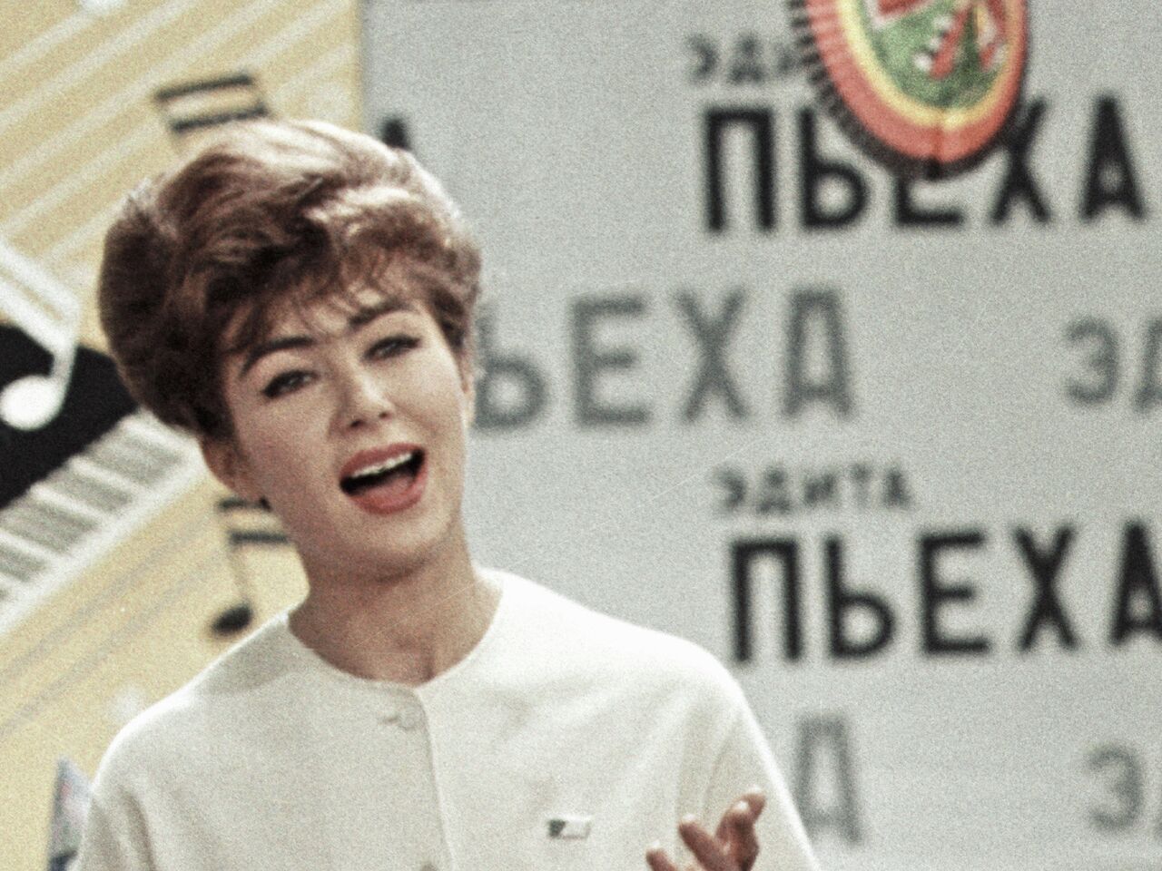 Жалаңаш Эдита Пиеха жалған Жалаңаш Эдита Пиеха жалған