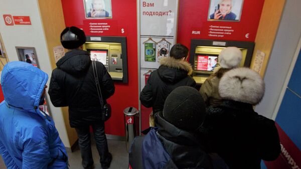 Очередь к банкомату Альфа-банка в канун Нового года в Томске