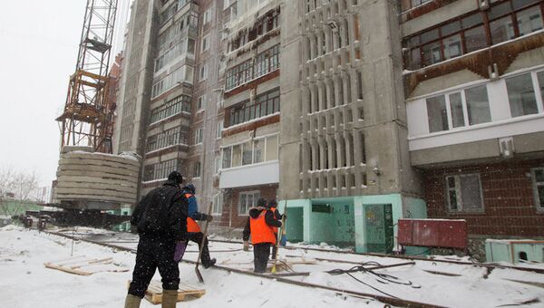 Демонтаж этажа в доме на Сибирской, где произошел взрыв газа 