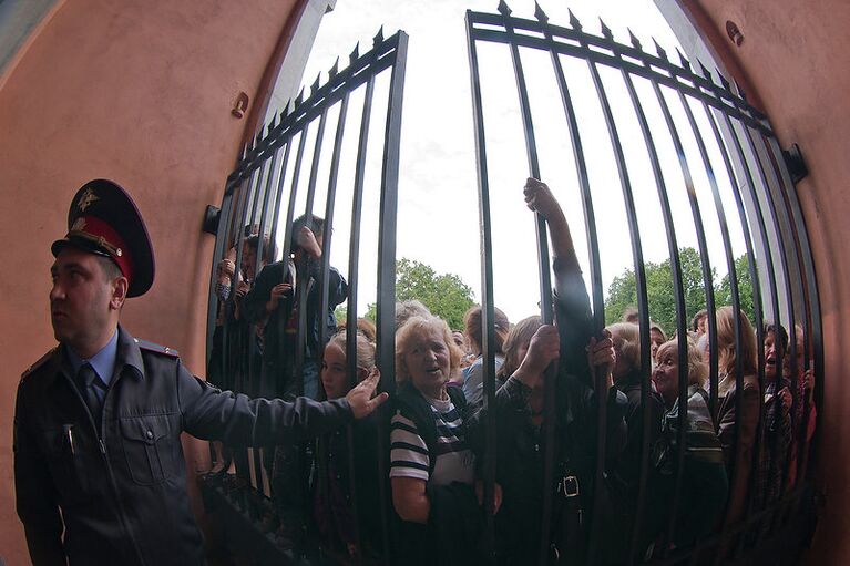 Опера Иоланта в Парадном дворе Михайловского замка. Закрытые ворота 