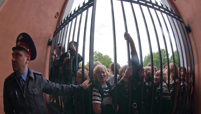 Опера Иоланта в Парадном дворе Михайловского замка. Закрытые ворота 