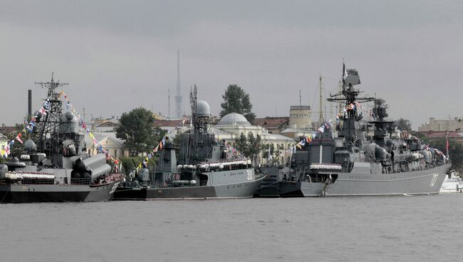 Репетиция военного парада в честь Дня ВМФ в Санкт-Петербурге