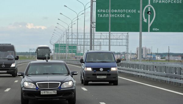 Премьер-министр РФ В.Путин проехал по отрезку КАД и тоннелю после открытия комплекса защитных сооружений в Санкт-Петербурге