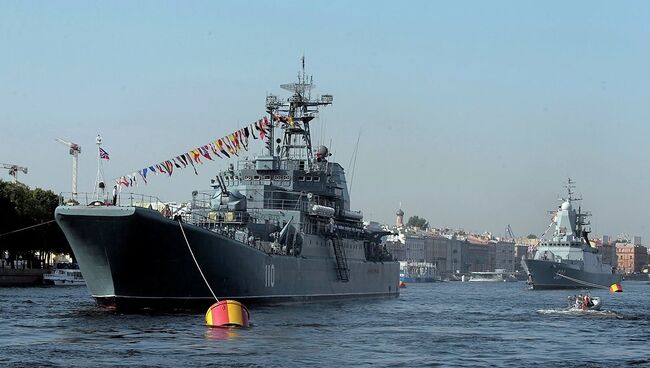 Генеральная репетиция парада к дню ВМФ в Санкт-Петербурге  