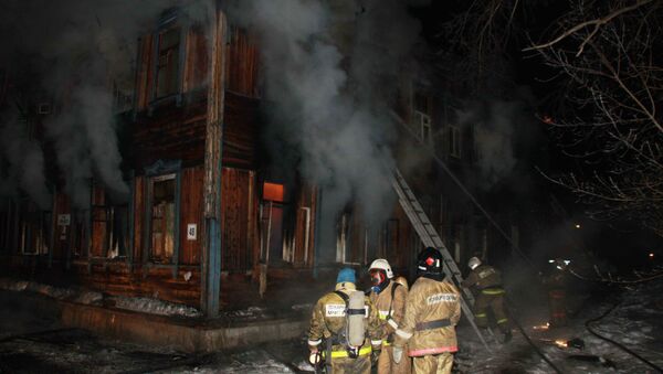 Один человек погиб в пожаре в деревянном двухэтажном доме в Томске