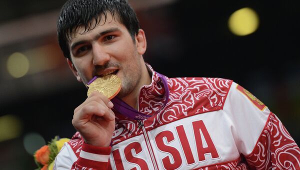 Дзюдоист Тагир Хайбулаев с золотой олимпийской медалью