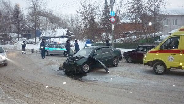 Виновник ДТП в Томске, где пострадали трое, скрылся с места аварии