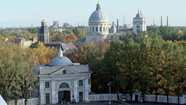 Надвратная церковь, названная в честь иконы Пресвятой Богородицы Всех скорбящих Радость в Свято-Троицкой Александро-Невской Лавре. Архив