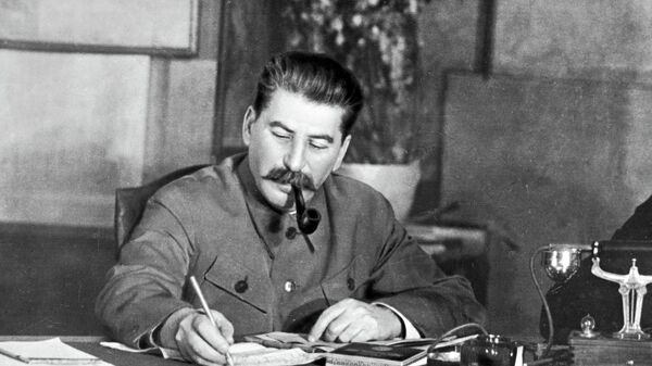 Генеральный секретарь ЦК ВКП (б) Иосиф Сталин в своем рабочем кабинете, 1949 год 